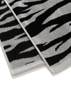 Neighborhood Tigerpattern Bath Towel Grey>Men Home Goods